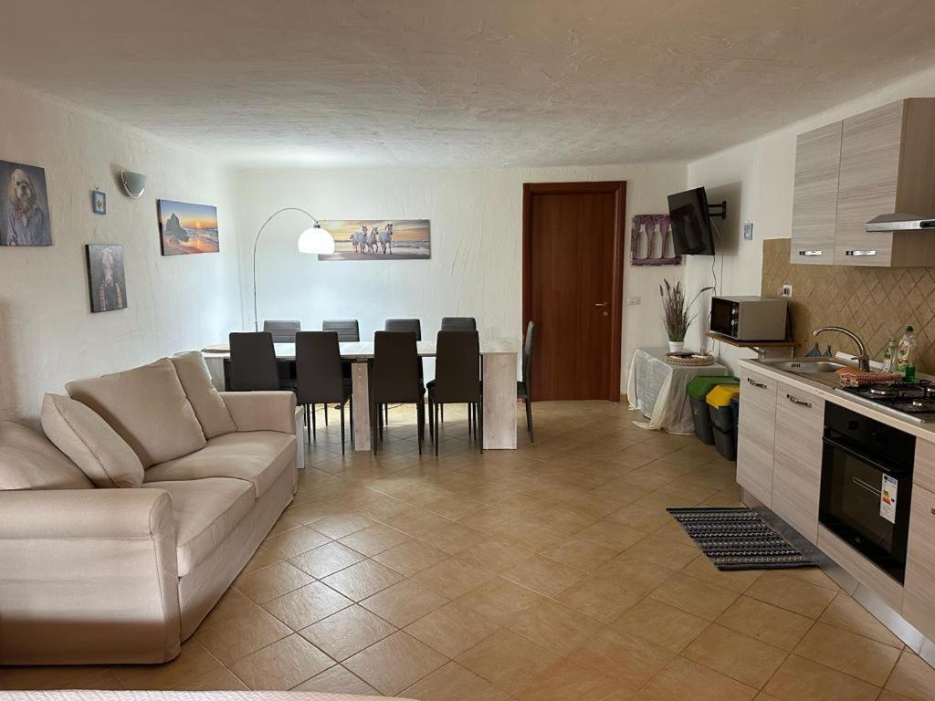 Lightblue-Celeste Central Apartment In Porto Rotondo Exterior photo